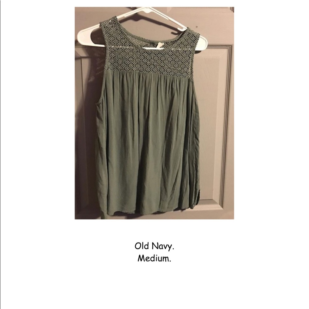 ✨Old navy tank✨